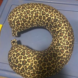 Leopard neck pillow